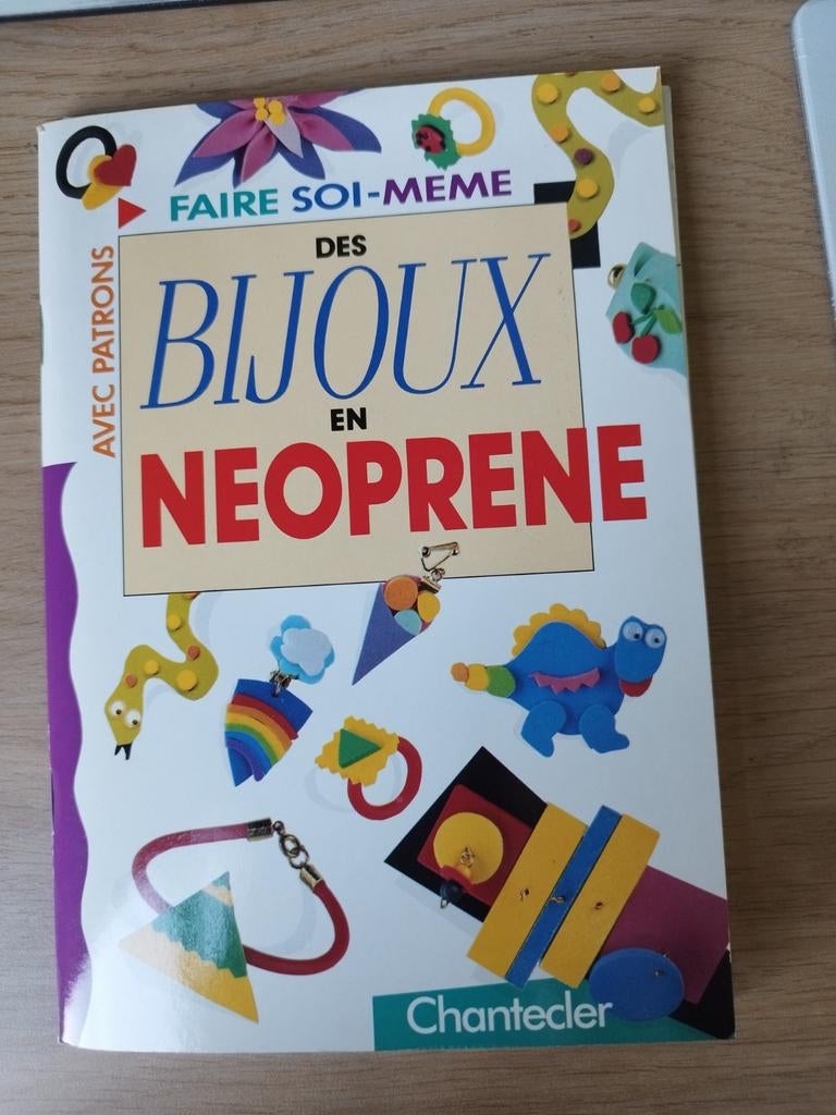 Faire soi-même des bijoux en néoprène (avec patrons), Enlèvement ou Envoi, Comme neuf, Fabrication de bijoux