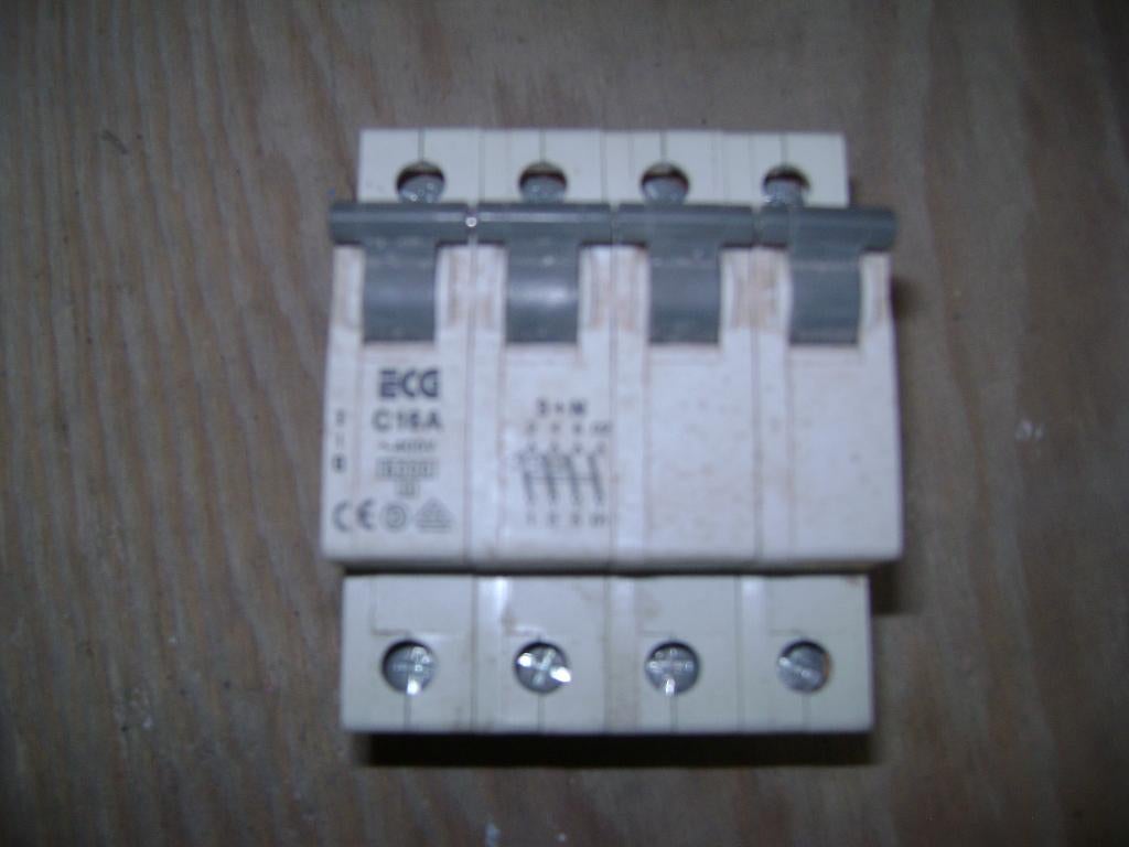 Sokkelautomaat type: C16A-400volt 3+1N., Ophalen of Verzenden, Zo goed als nieuw, Schakelaar