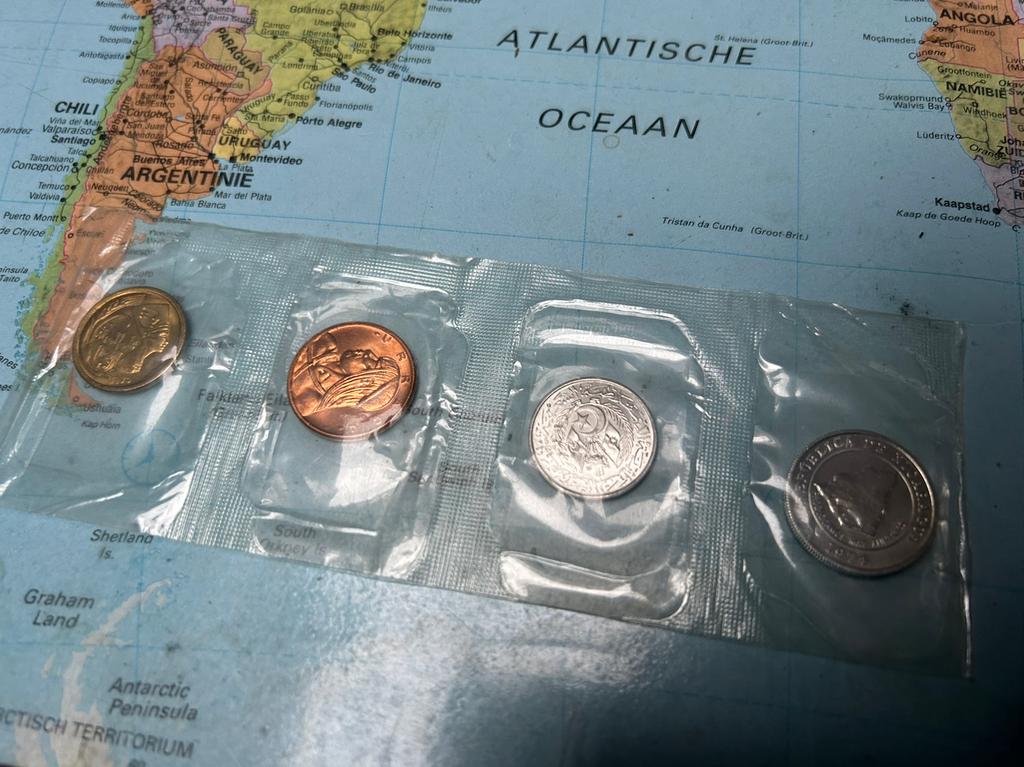 4 verzamelbare buitenlandse munten, Munten