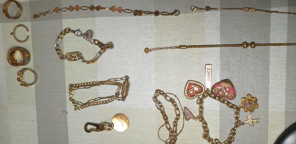 Ketting en armbanden, Ophalen, Zo goed als nieuw