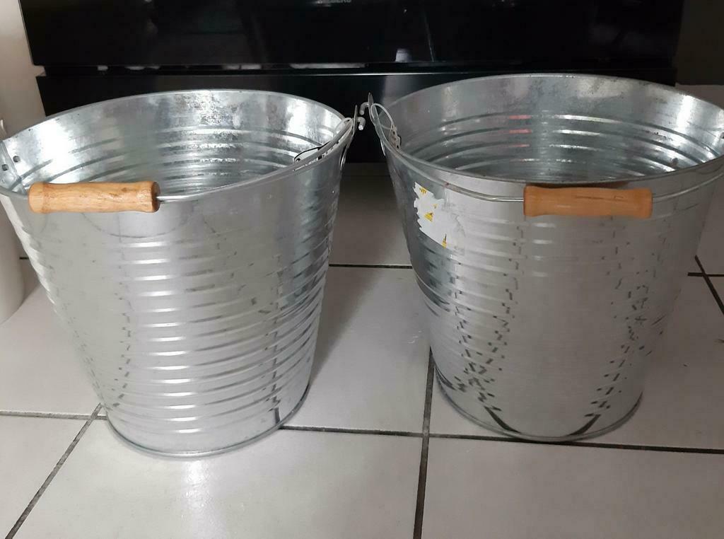 2 grand sceaux de 15 L 13 € la pièce, Enlèvement