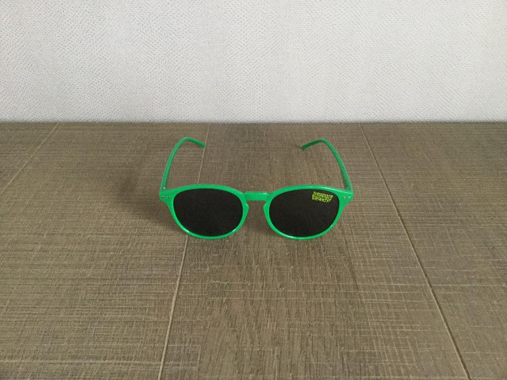 Nieuw! Zonnebril Desperados, Neuf, Autres marques, Enlèvement ou Envoi, Vert