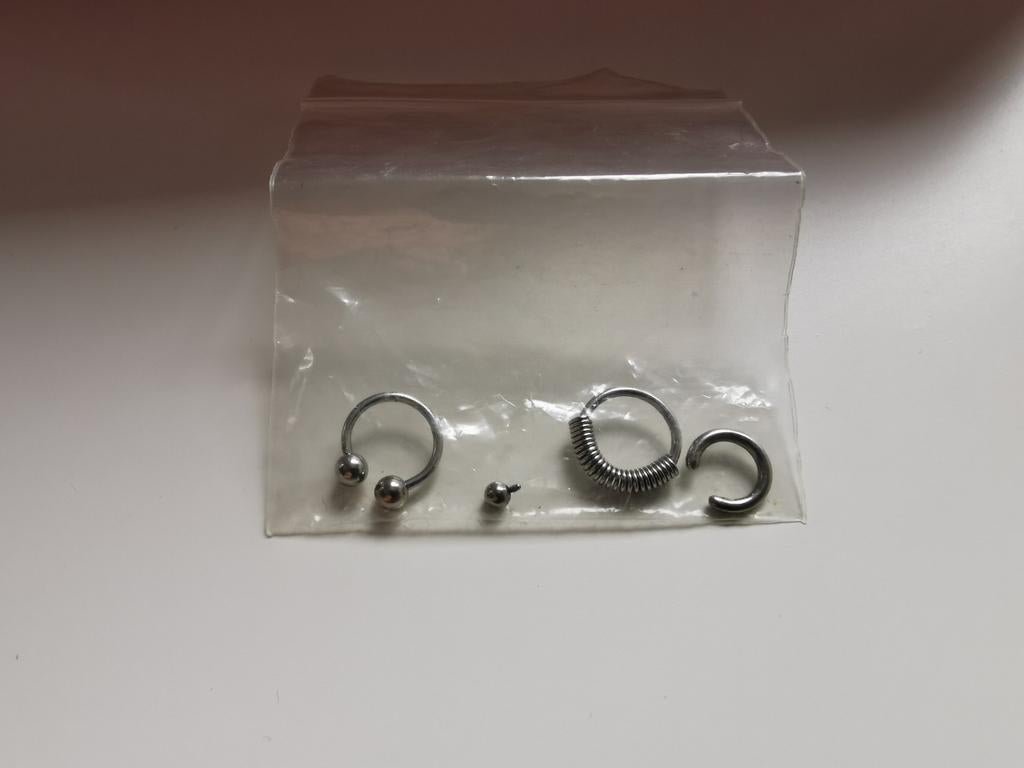 Piercings 3 stuks, Handtassen en Accessoires, Piercings, Ophalen of Verzenden, Zo goed als nieuw, Staal