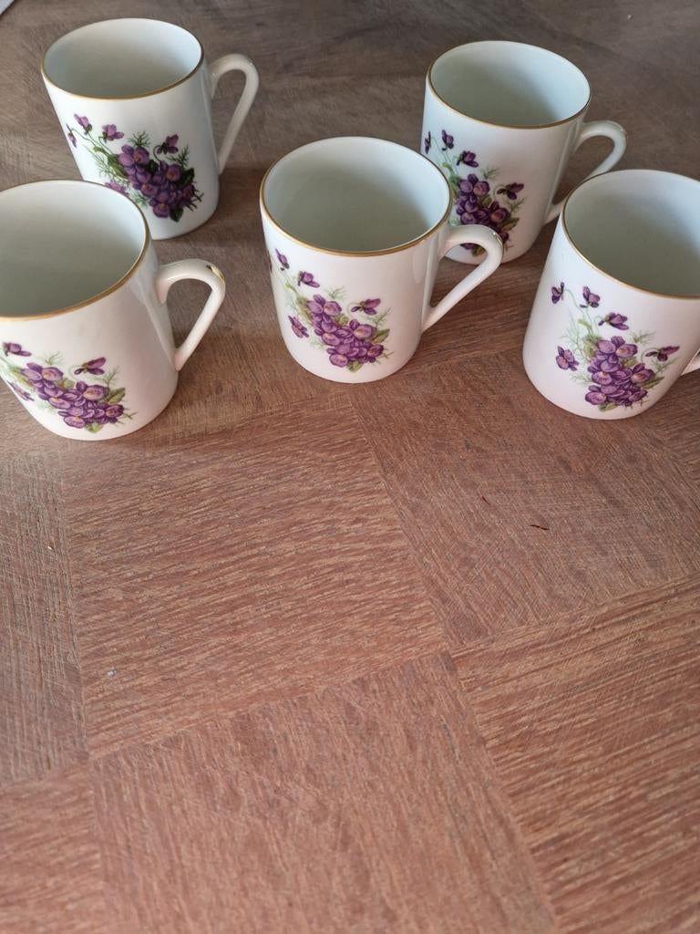 5 petites tasses en porcelaine de Limoges, Antiquités & Art, Enlèvement ou Envoi