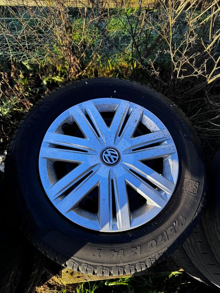 Pneus d'hiver VW Polo sur jantes en acier, Autos : Pièces & Accessoires, 14 pouces, Pneus et Jantes, Pneus hiver, 175 mm