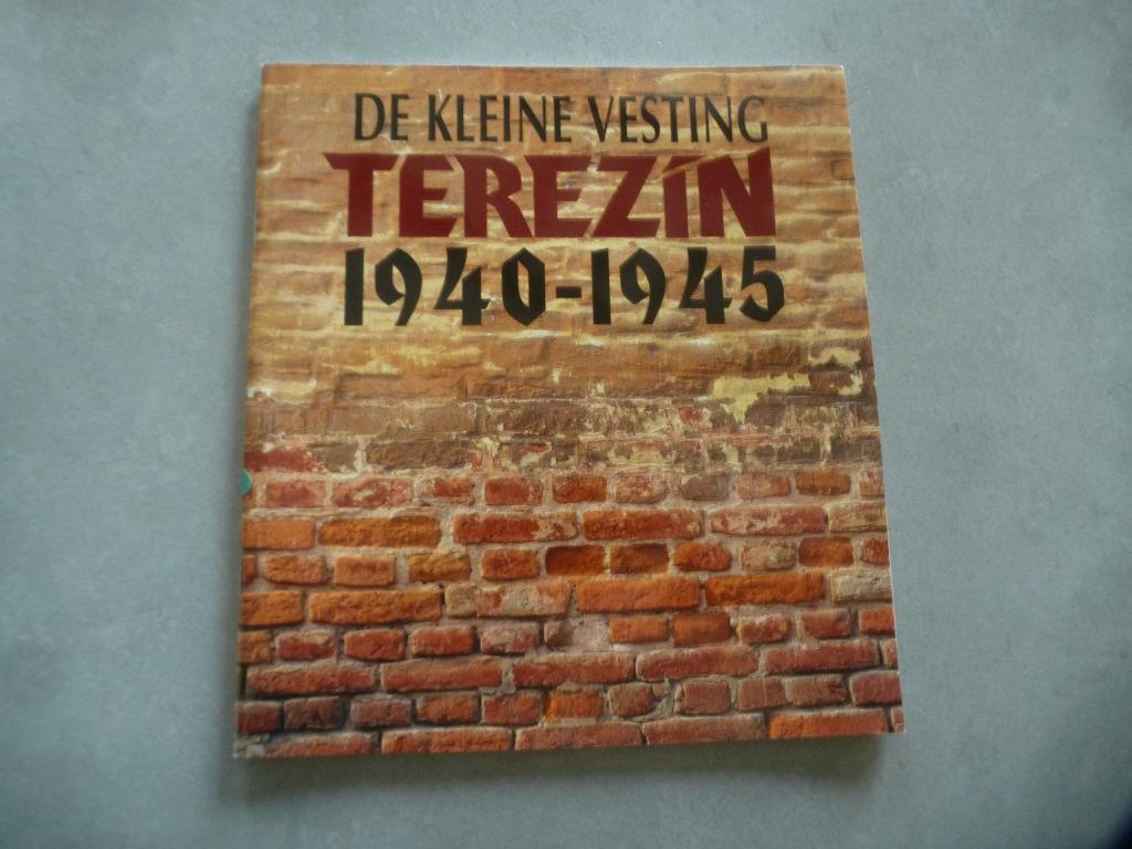 De kleine vesting TEREZIN - Theresienstadt 1940-1945  WO2, Ophalen of Verzenden, V RAJI, Overige onderwerpen, Tweede Wereldoorlog