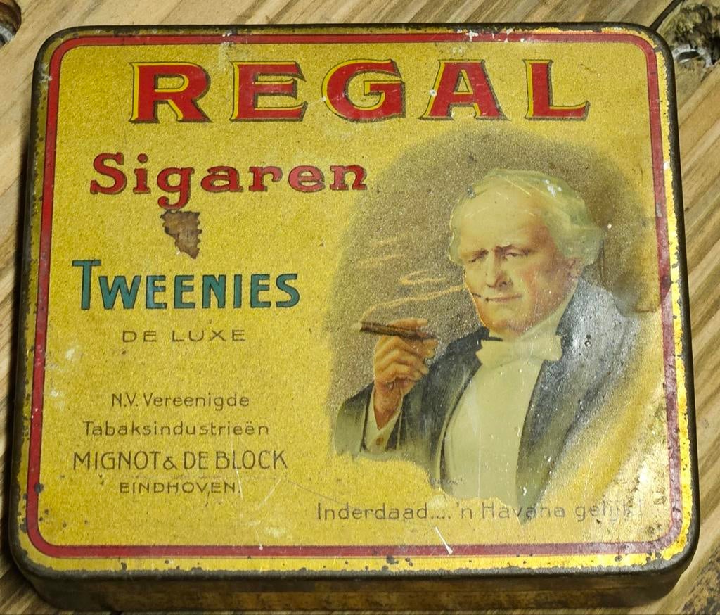 Regal vintage sigarenblikje
Dit vintage sigarenb, Verzamelen, Blikken, Ophalen of Verzenden