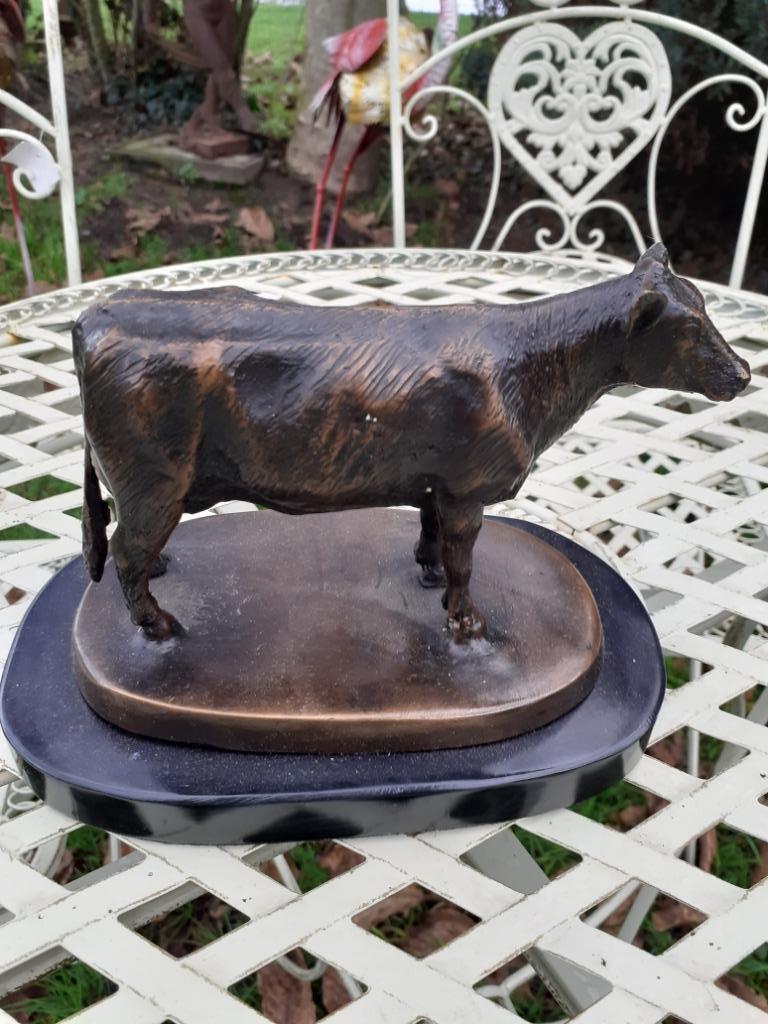 SUPERBE VACHE EN BRONZE SUR SOCLE EN MARBRE, Enlèvement ou Envoi, Bronze