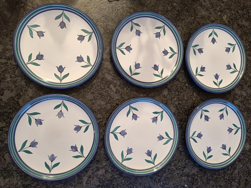 6 splendides assiettes à dessert poteries de Sars-la-Bruyère, Enlèvement ou Envoi, Comme neuf