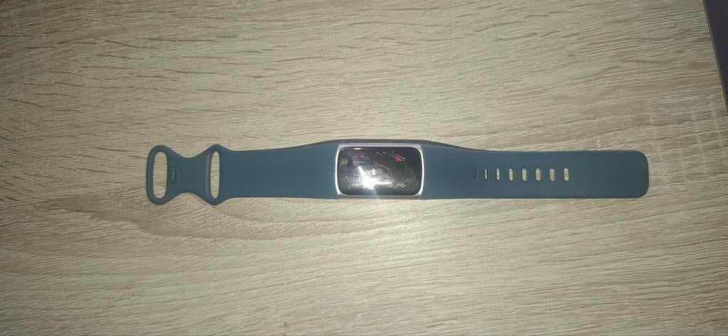 Fitbit charge 5, Handtassen en Accessoires, Sporthorloges, Blauw, Conditie, Ophalen of Verzenden, Zo goed als nieuw