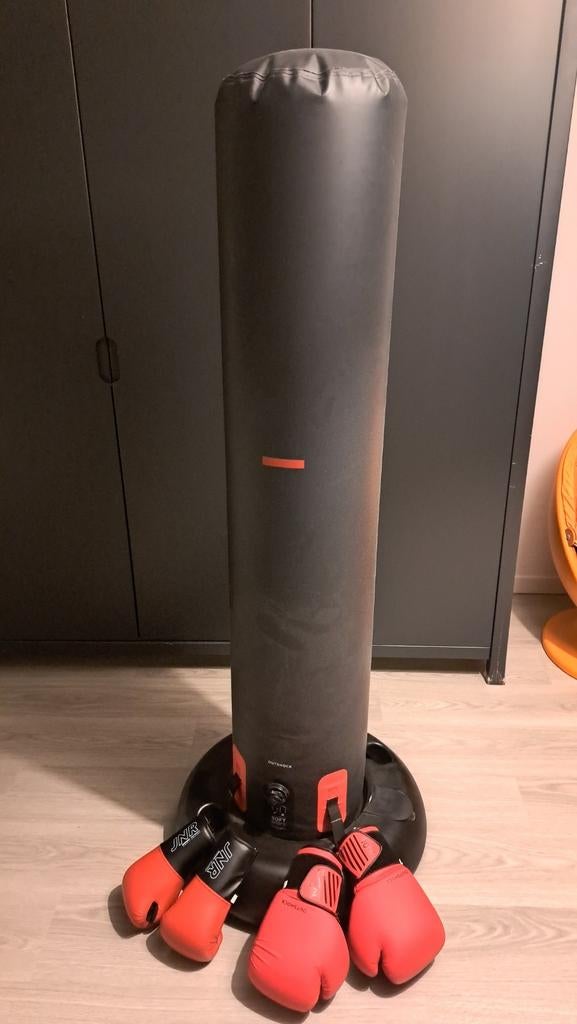 Bokszak Outshock met 2 paar bokshandschoenen als nieuw!!, Enlèvement, Sac de boxe