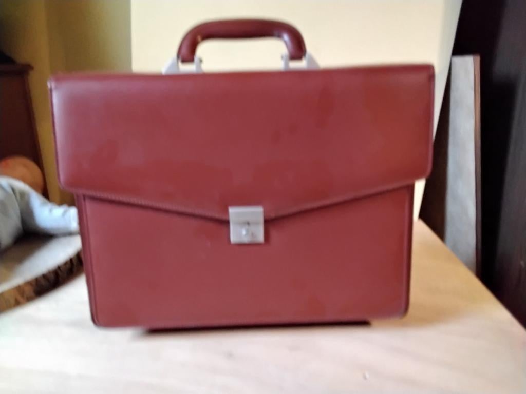 Lederen laptoptas of aktentas, Ophalen, Zo goed als nieuw