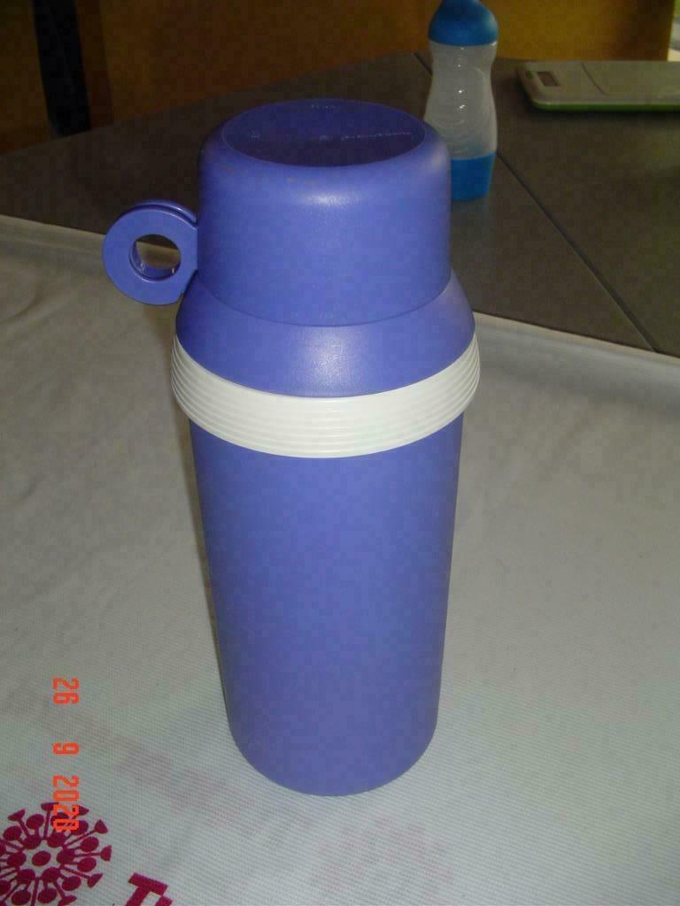 Tupperware isoleerkan met twee bekers 1 liter, Enlèvement ou Envoi, Comme neuf, Bleu