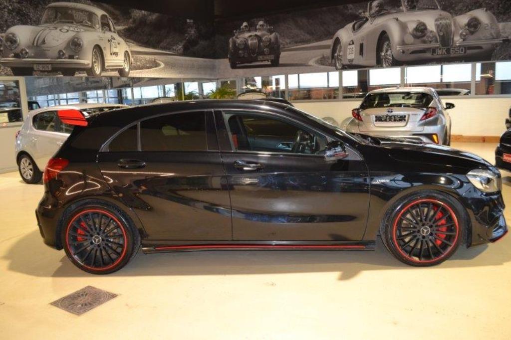 Mercedes-Benz A 45 AMG 4-Matic,performance,Race knop,AMG lin, Auto's, Mercedes-Benz, Automaat, 4 cilinders, Zwart, Leder