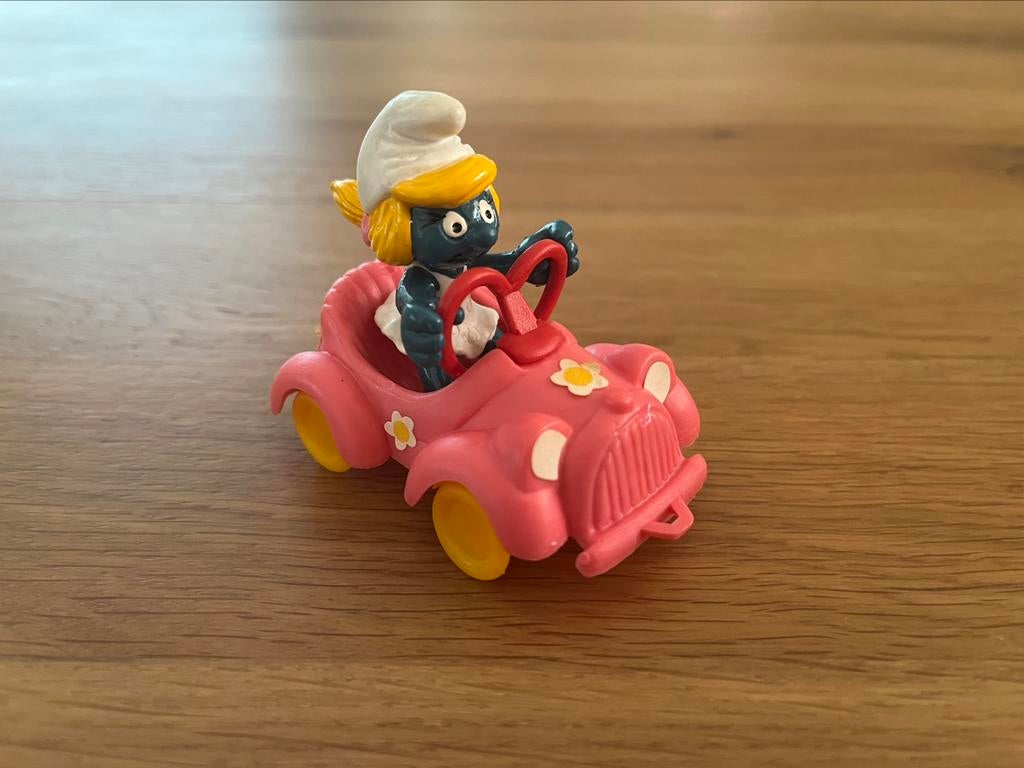 Smurfen - Smurfin in auto [Schleich - Germany], Enlèvement ou Envoi, Comme neuf, Schtroumpfette, Poupée, Figurine ou Peluche