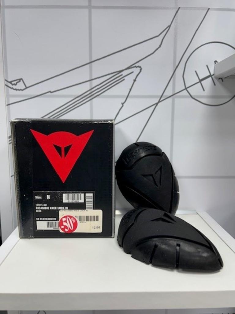 genouillères Dainese knee lock, Enlèvement ou Envoi, Neuf, avec ticket, Femmes, Autres types