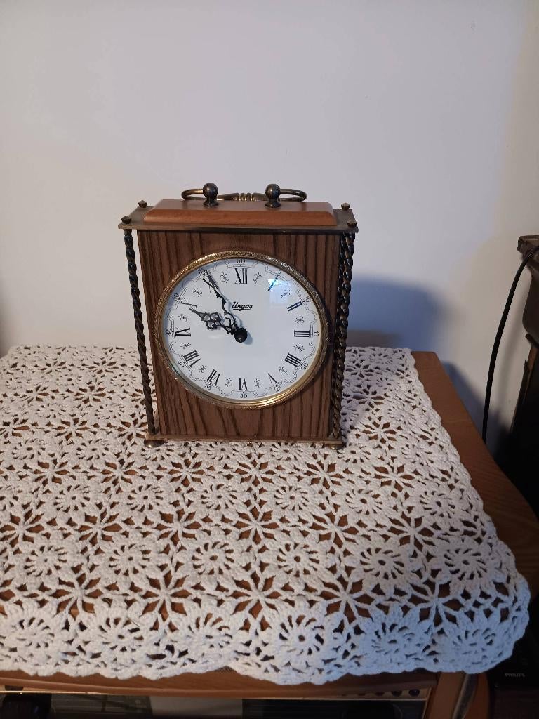 Klok voor op tafel of kast, Ophalen