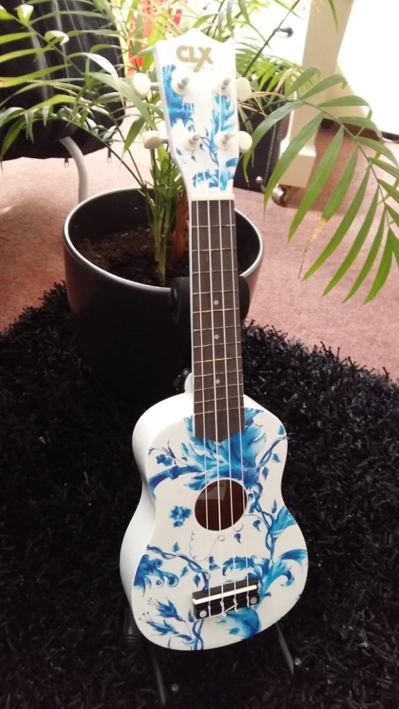 Muziek Center Roosendaal ook voor gitaren- blokfluiten enz., Muziek en Instrumenten, Ophalen, Nieuw, Klassieke of Spaanse gitaar