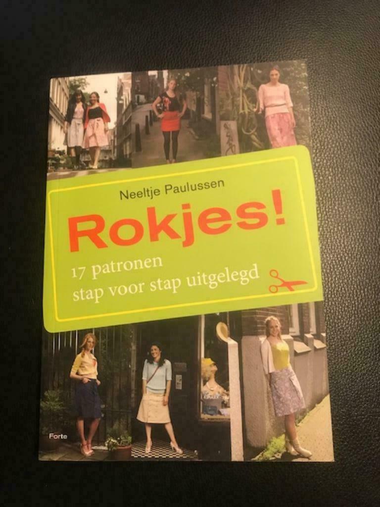 *Boek: Rokjes - NIEUW (rokjes naaien), Ophalen of Verzenden, Nieuw, Borduren en Naaien