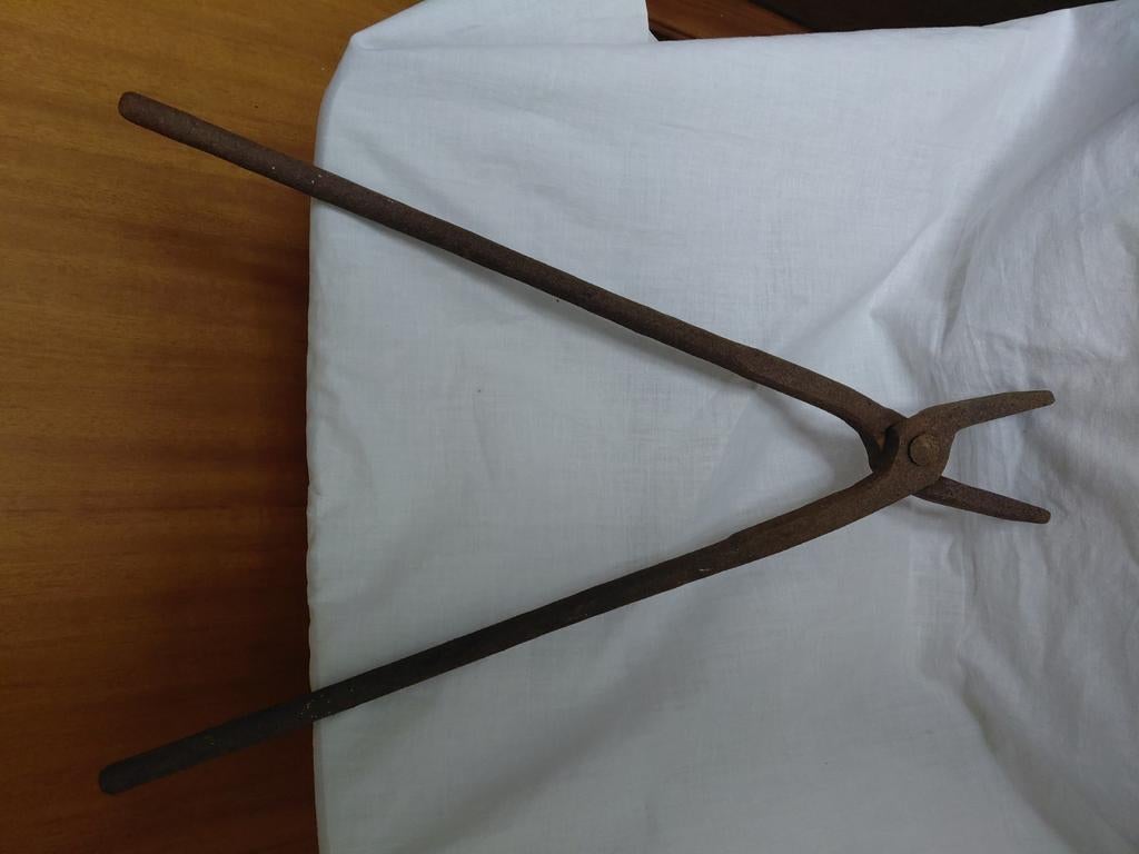 Pince de forgeron vintage, Enlèvement