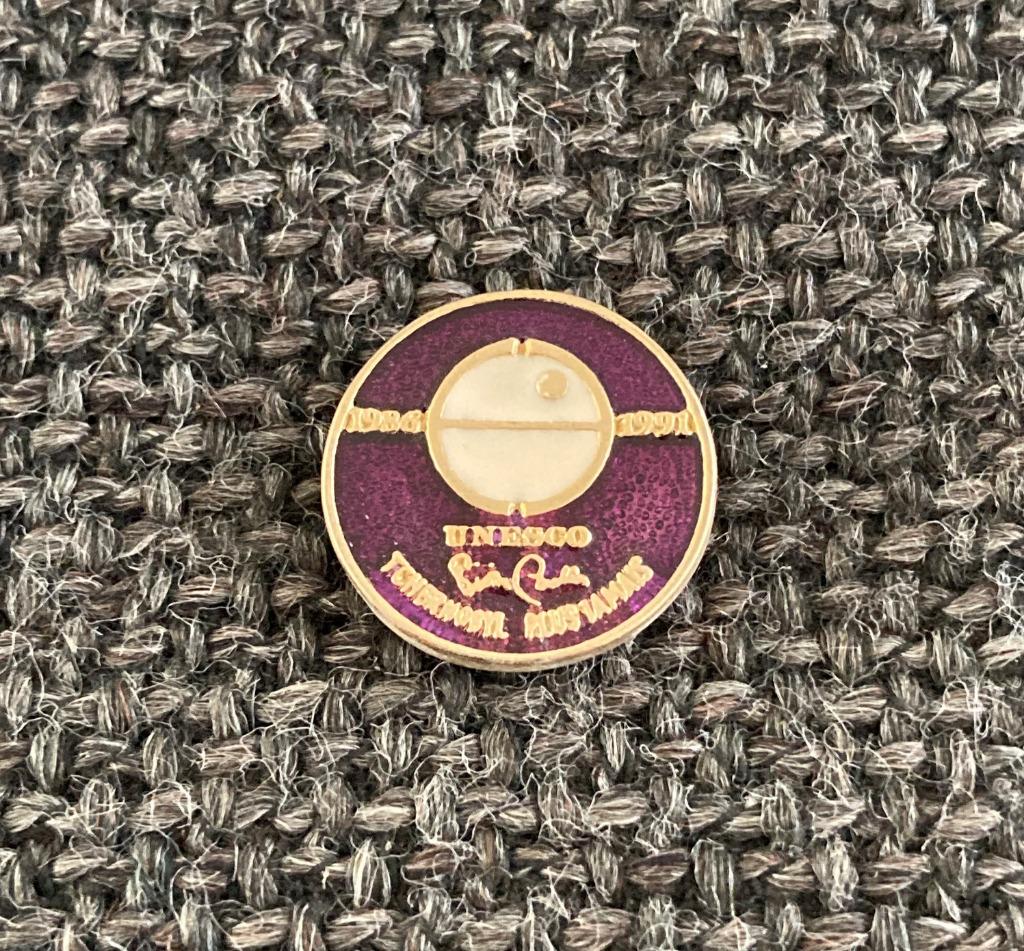 PIN - UNESCO - TCHERNOBYL PLUS JAMAIS, Envoi, Utilisé, Autres sujets/thèmes, Insigne ou Pin's