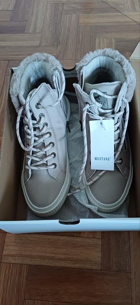 Nieuwe schoenen MUSTANG, Ophalen, Beige