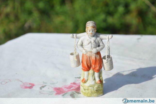 statuette en biscuit porteur d'eau, Enlèvement ou Envoi