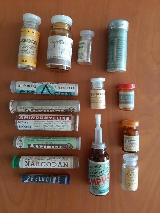 Oude pillen flesjes en potjes., Verzamelen, Ophalen of Verzenden