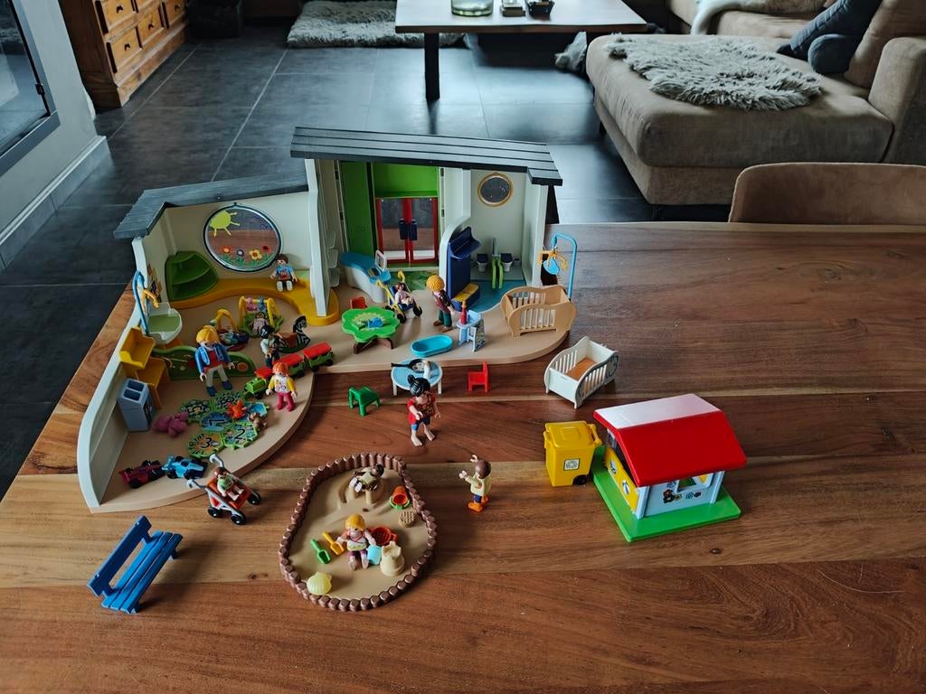 Playmobil kinder opvang met speeltuin, Kinderen en Baby's, Speelgoed | Playmobil, Ophalen of Verzenden, Zo goed als nieuw