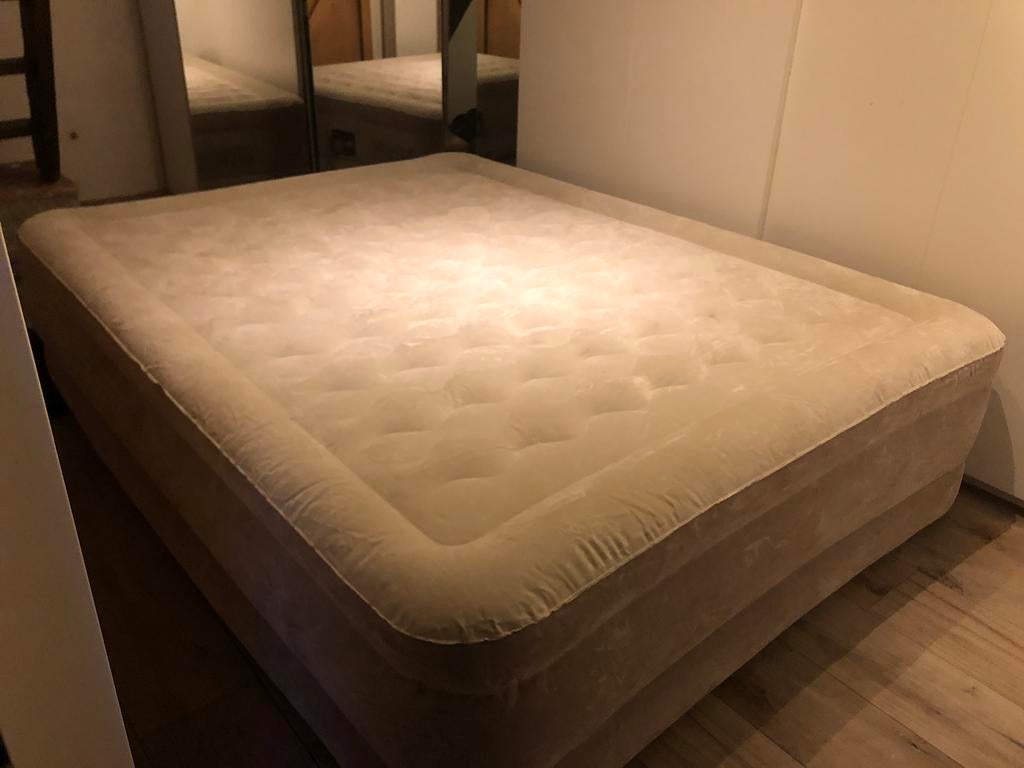 Luchtmatras, Caravanes & Camping, Matelas pneumatiques, Enlèvement, Pompe intégrée, Utilisé, 2 personnes