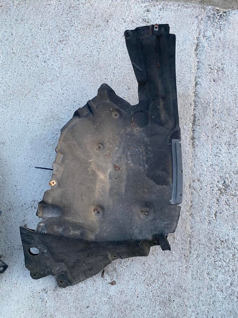 BMW ARG F10 F11 wielkasten 51717186723 7186723, Ophalen, Gebruikt, Voor, Spatbord