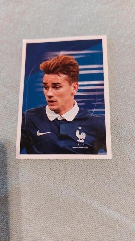 Panini / Sticker / Antoine Griezmann / Fiers d'êtres Bleus, Verzamelen, Ophalen of Verzenden, Nieuw, Poster, Plaatje of Sticker