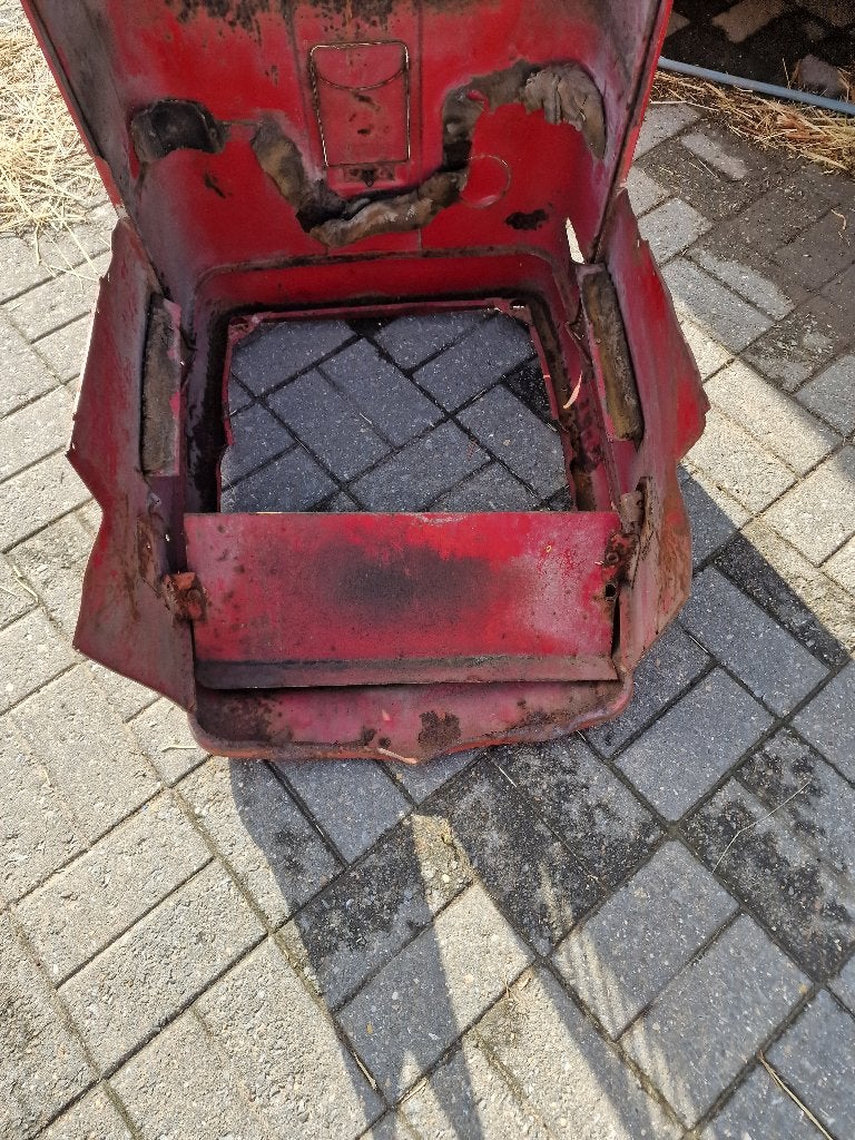 Capot tracteur International, Enlèvement