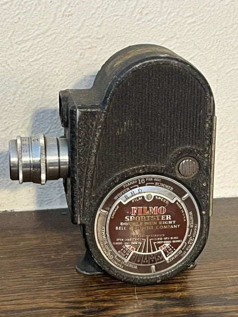 Camera Bell & Howell Filmo Sportster, Enlèvement, Caméra