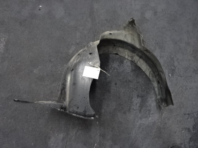 PARE BOUE AVANT DROIT Volkswagen Polo IV (9N1 / 2/3), Volkswagen, Volkswagen AG, Garde-boue, Utilisé