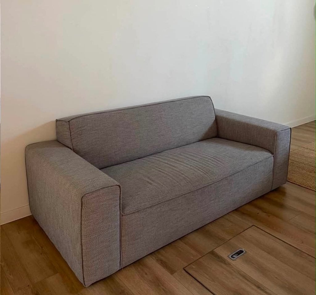 Grijze design zetel - 2,5-zits, Ophalen, Zo goed als nieuw, Driepersoons, Rechte bank
