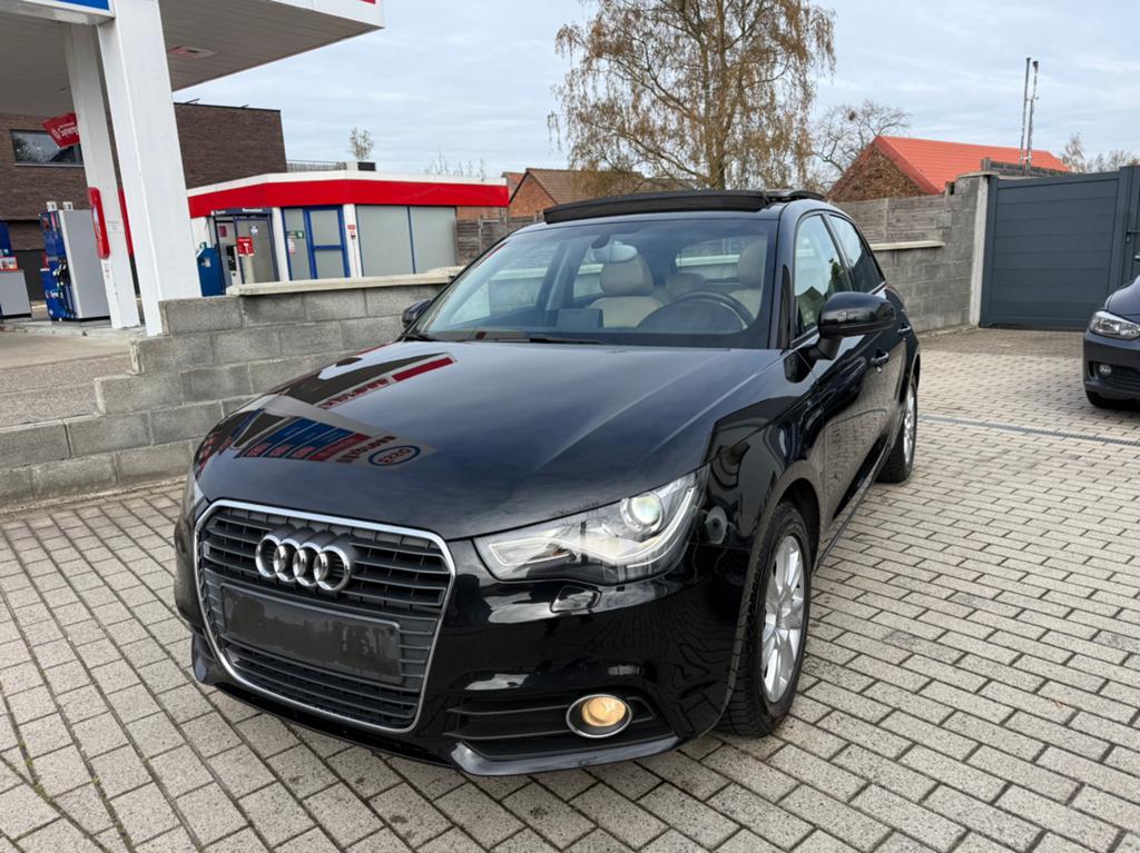 Audi A1 1.4 Benzine Automaat.  XENON, Auto's, Audi, A1, 4 cilinders, Zwart, Leder