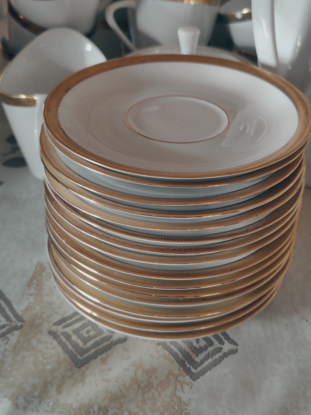 Vaisselle en porcelaine avec bord doré, Antiquités & Art, Enlèvement