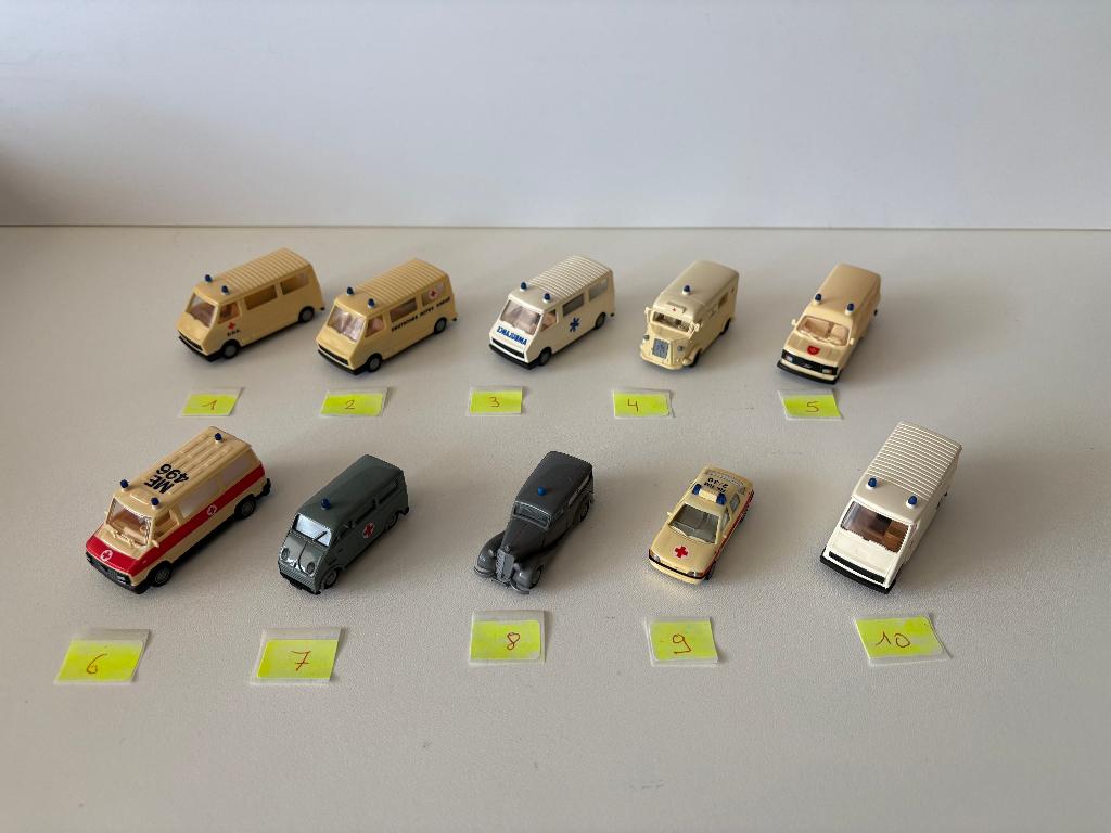 REVELL PRALINE - set van 10 ambulances - 1/87, Verzenden, Zo goed als nieuw, Auto, Overige merken
