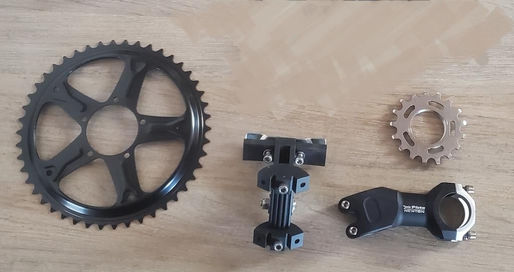 Fixed gear / piste , koersfiets en Bafang

- BLB 17 tanden c, Fietsen en Brommers, Fietsonderdelen, Ophalen of Verzenden, Zadel