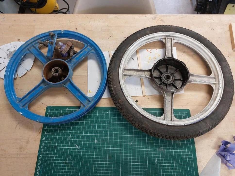 Vespa bravo wielen / set GERESERVEERD, Fietsen en Brommers, Ophalen