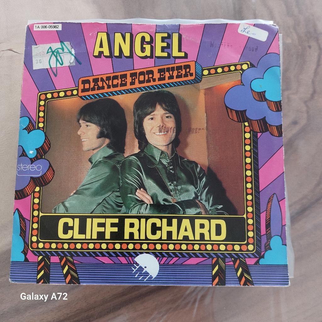 cliff richard angel - living doll, Gebruikt, 7 inch, Single, Ophalen of Verzenden