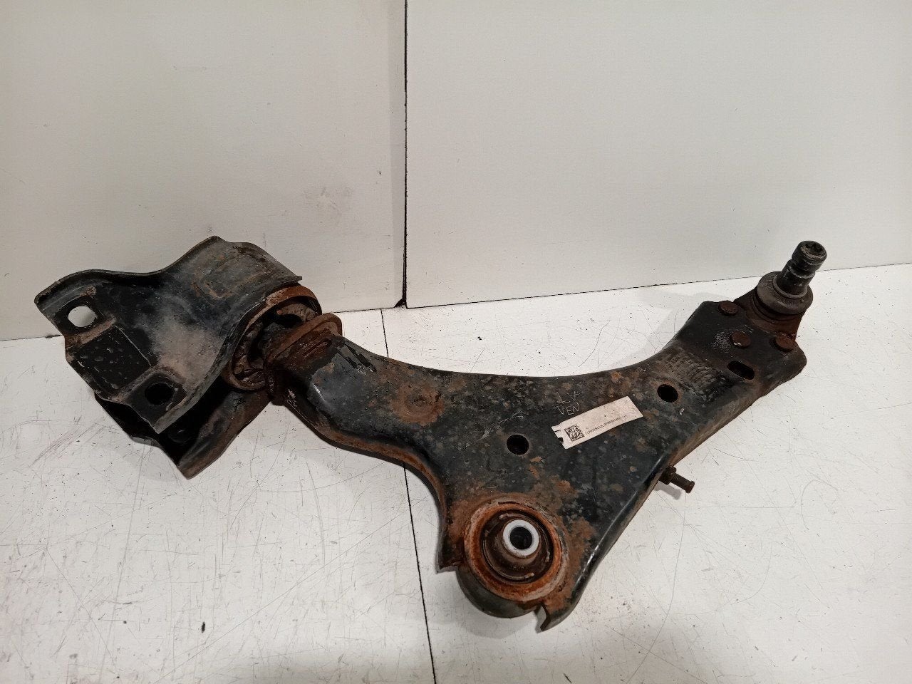 Draagarm links voor Land Rover Discovery, Auto-onderdelen, Onderdelen@venauto.nl, Van der Ven Autorecycling B.V., Ettenseweg 76, 4706 PB Roosendaal, The Netherlands