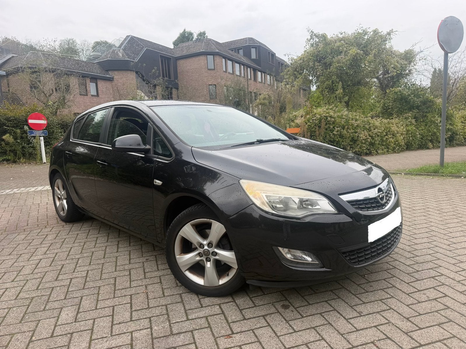 Opel Astra 1.4 Essence — 2012 — 230 000 km - Climatisation, Entreprise, Boîte manuelle, https://public.car-pass.be/vhr/5f4aeb9a-4799-419d-813b-10f407a942d4