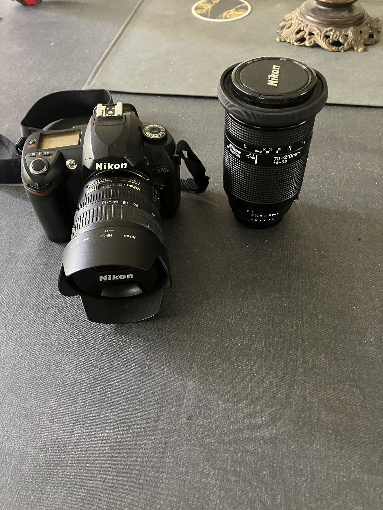Appareil photo reflex numérique Nikon D70S + accessoires, TV, Hi-fi & Vidéo, Pare-soleil, 4 à 7 fois, Comme neuf, Enlèvement