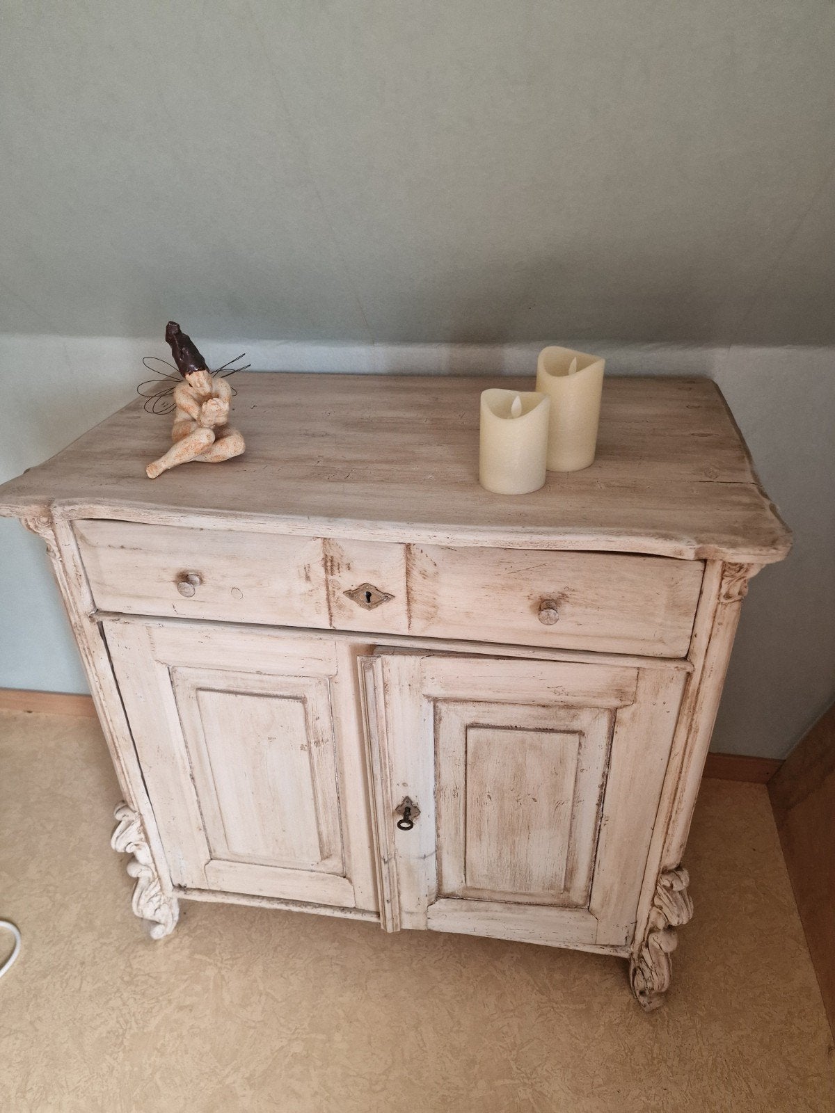 Kastje met 1 lade en deurtjes, Ophalen