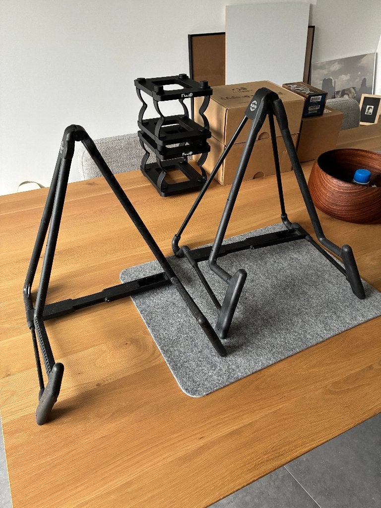 Supports de guitare K&M Heli 2 (Acoustique + Électrique), Enlèvement ou Envoi, Comme neuf