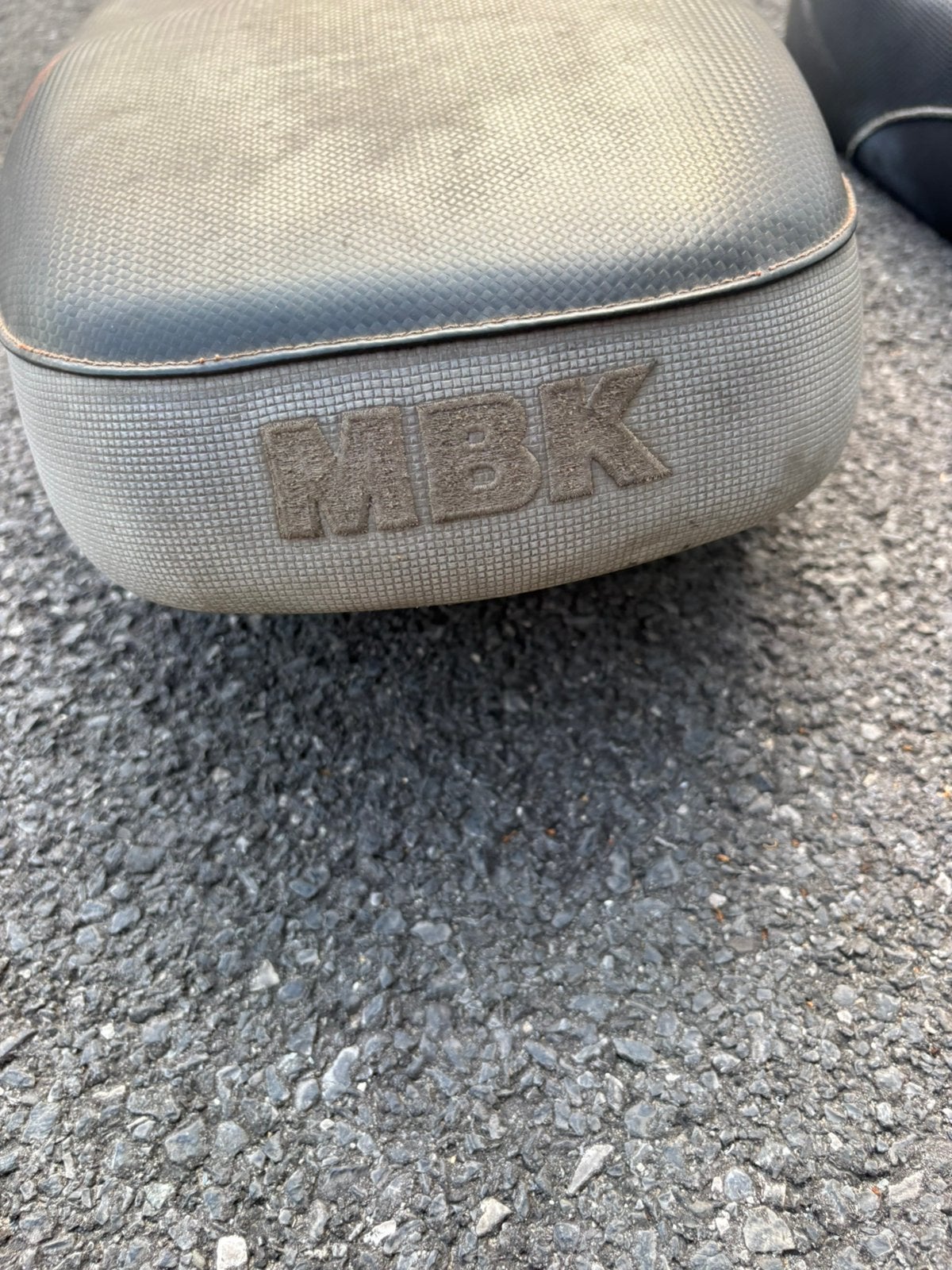 Mbk booster zadels, Enlèvement ou Envoi, Comme neuf