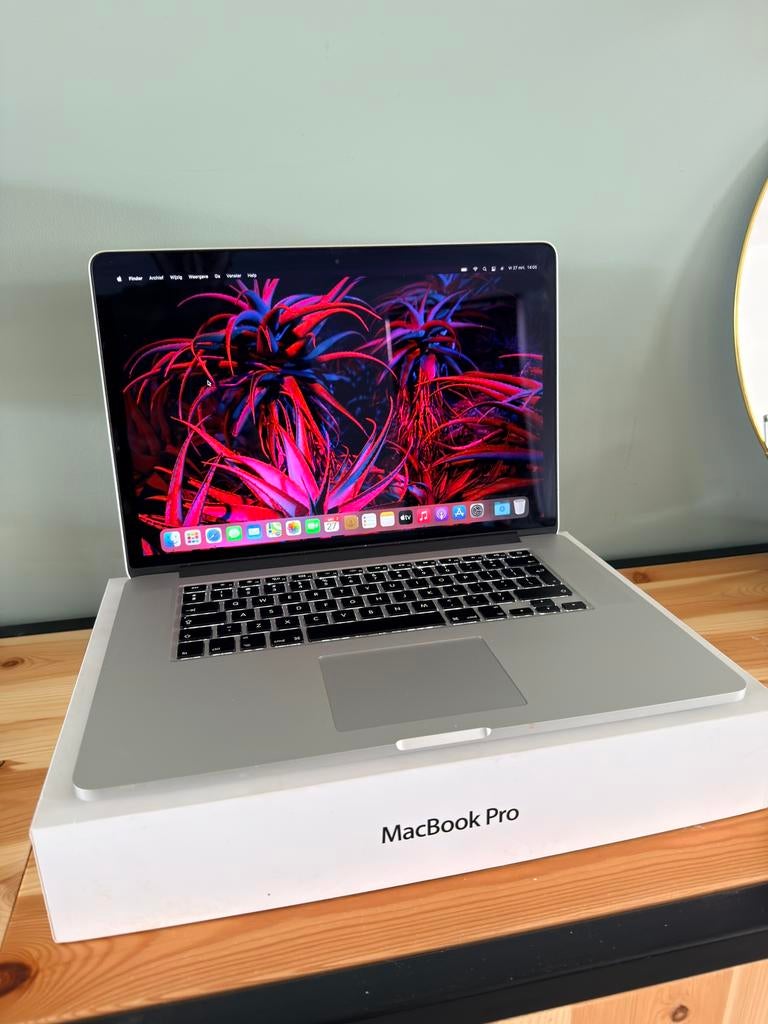 Mac book pro 15,4 inch retina display, 256 GB, Qwerty, 8 GB, Utilisé