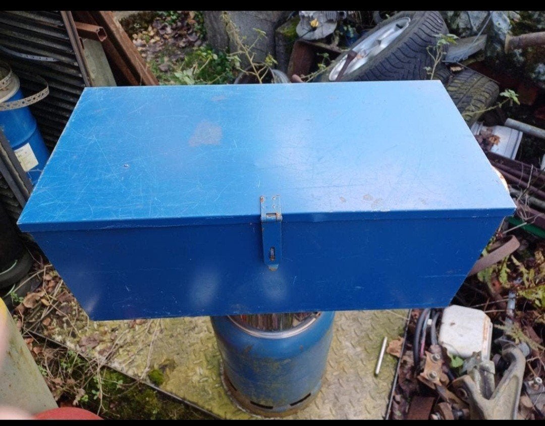 Metalen doos voor gereedschap of andere, Ophalen